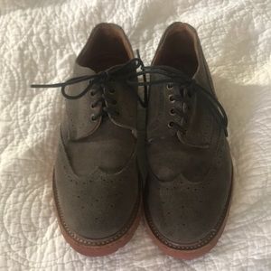 Walk-over wingtip suede shoes